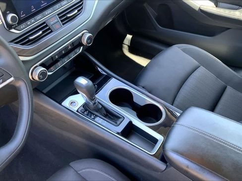 Used 2024 Nissan Altima 2.5 SV FWD image 16