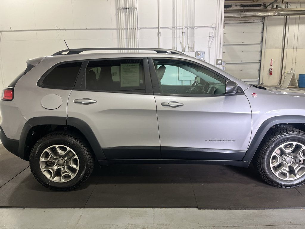 Used 2020 Jeep Cherokee Trailhawk AWD/4WD image 5