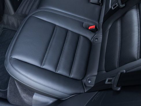 Certified 2026 Porsche Macan S AWD/4WD image 32