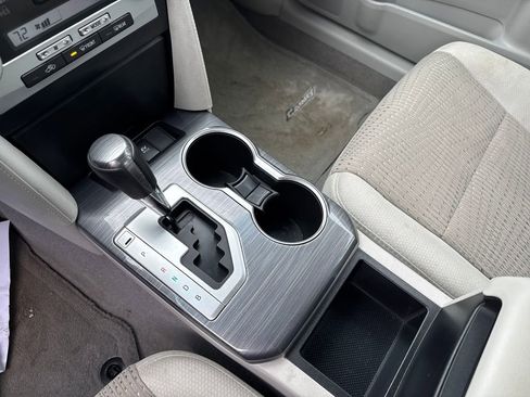 Used 2014 Toyota Camry XLE image 13