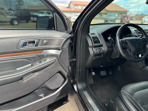 Used 2019 Ford Explorer Limited w/ Class III Trailer Tow Package image 14