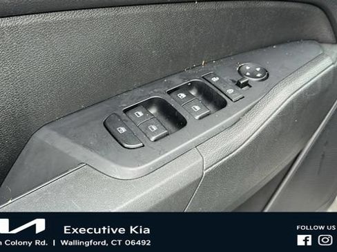 Used 2023 Kia Sportage LX AWD/4WD image 9
