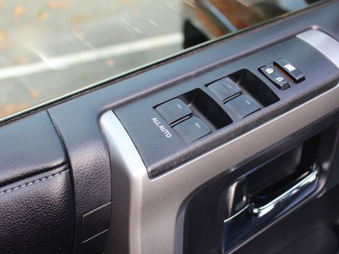 Used 2015 Toyota 4Runner Limited image 23