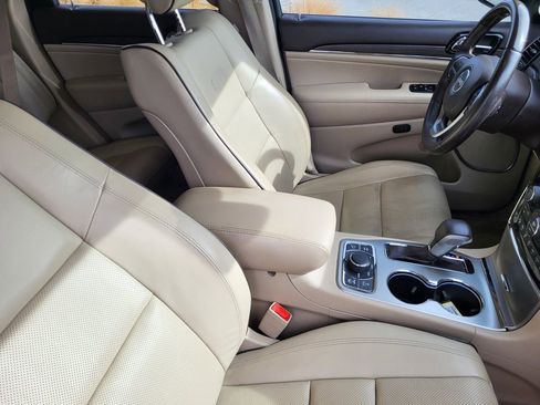 Used 2019 Jeep Grand Cherokee Overland image 12