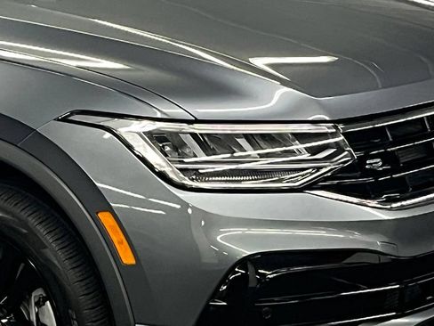 Used 2024 Volkswagen Tiguan SE R-Line AWD/4WD image 41