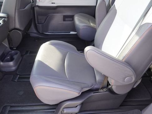 Used 2023 Toyota Sienna XSE FWD image 19