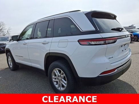 Used 2023 Jeep Grand Cherokee Laredo AWD/4WD image 4