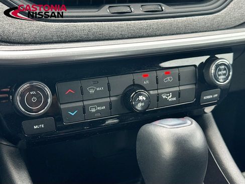 Used 2025 Jeep Compass Latitude AWD/4WD image 19