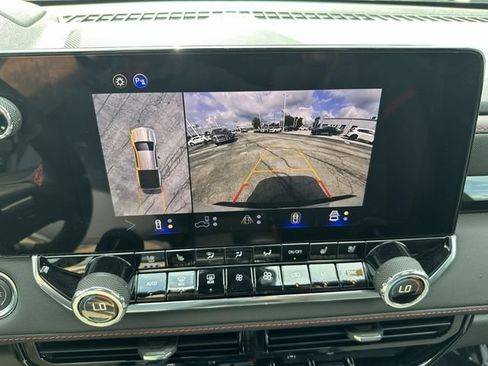 Used 2026 Chevrolet Colorado Z71 w/ Technology Package AWD/4WD image 26
