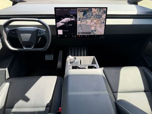 Used 2024 Tesla Cybertruck AWD Crew Cab image 21