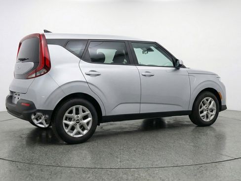 Used 2025 Kia Soul LX w/ LX Technology Package FWD image 9