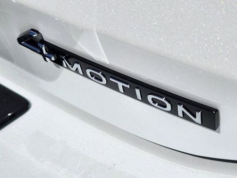 New 2026 Volkswagen Tiguan SE R-Line AWD/4WD image 10