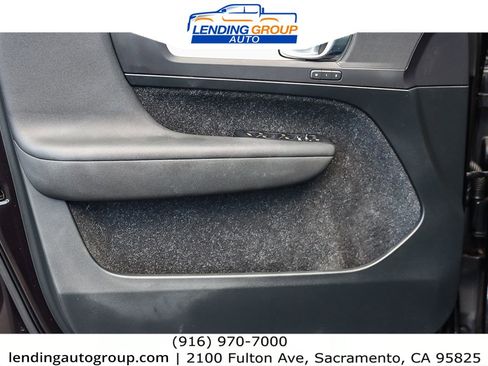 Used 2019 Volvo XC40 T5 Momentum image 17