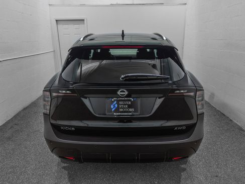 Used 2025 Nissan Kicks SV w/ SV Premium Package AWD/4WD image 7