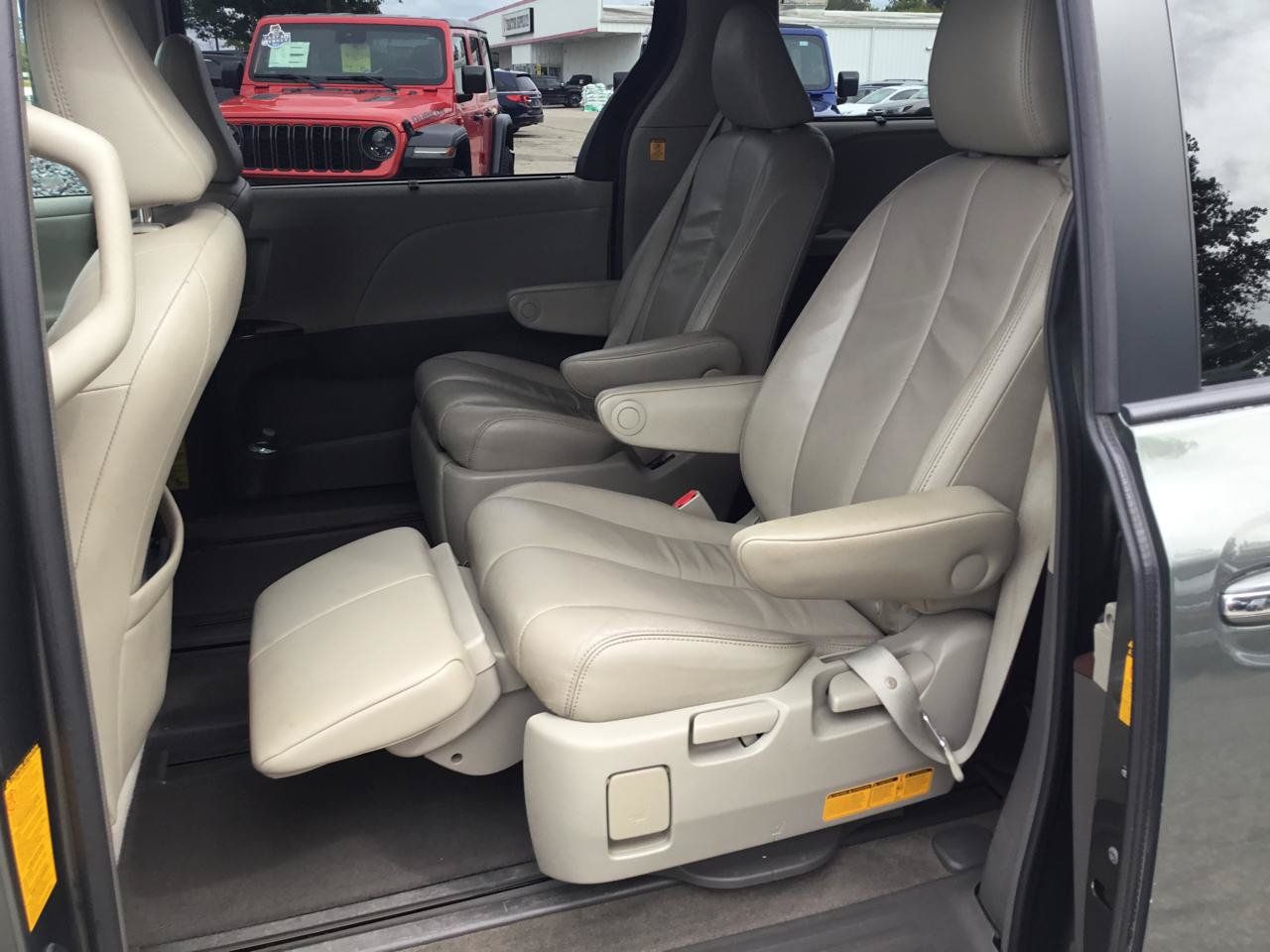 Used 2013 Toyota Sienna XLE w/ Entertainment Pkg AWD/4WD image 22