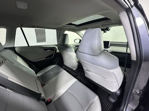 Used 2023 Toyota RAV4 XLE Premium image 12