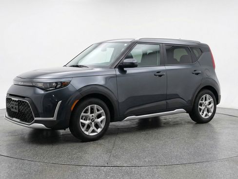 Used 2025 Kia Soul LX w/ LX Technology Package FWD image 3