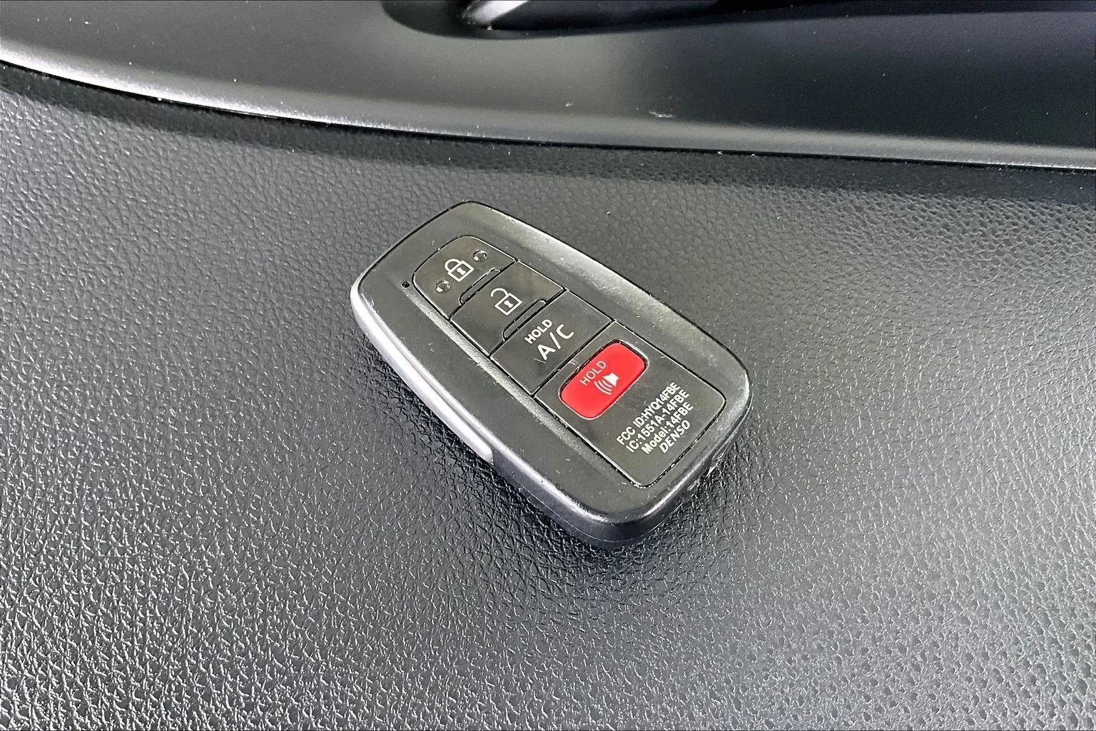 Used 2018 Toyota Prius Prime Premium FWD image 31