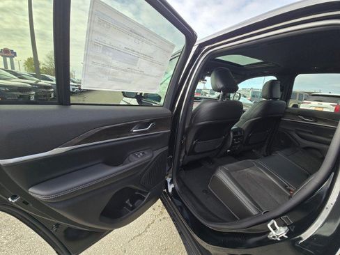 New 2026 Jeep Grand Cherokee Altitude image 20