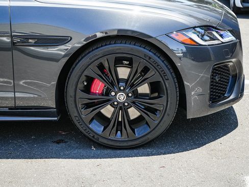 Used 2024 Jaguar XF R-Dynamic SE RWD image 10