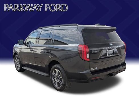 Used 2025 Ford Expedition Active image 7