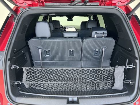 Used 2025 Chevrolet Traverse LT w/ Sun and Wheel Package image 24