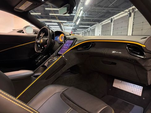Used 2021 Ferrari Roma RWD image 32