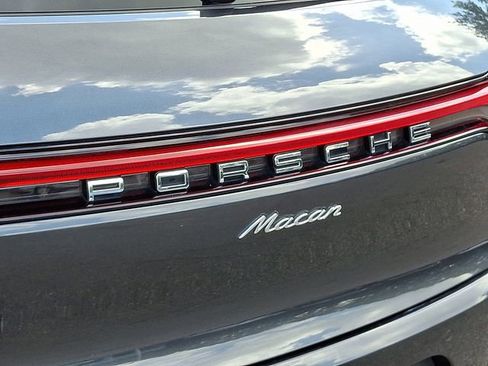 Used 2021 Porsche Macan image 38