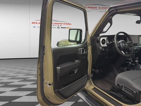 Used 2025 Jeep Wrangler Unlimited Sport AWD/4WD image 15