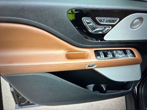 Used 2024 Lincoln Aviator Reserve w/ Equipment Group 201A image 11