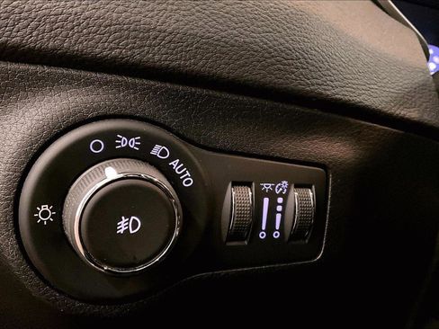 Used 2018 Jeep Compass Latitude w/ Popular Equipment Group image 30