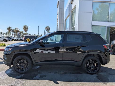 New 2026 Jeep Compass Latitude image 9
