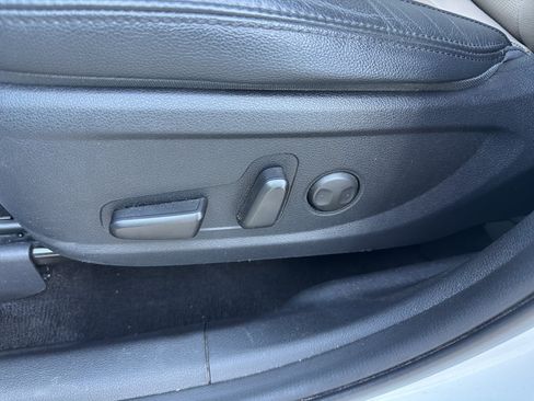 Used 2020 Hyundai Santa Fe SEL w/ Convenience + Premium Package FWD image 11