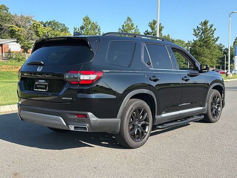 Used 2025 Honda Pilot Touring image 3
