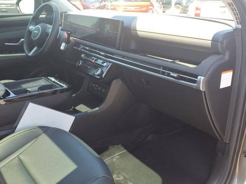 Used 2025 Hyundai Tucson Limited image 10