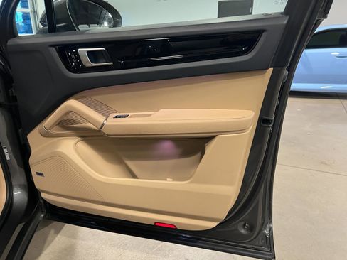 Used 2019 Porsche Cayenne image 42