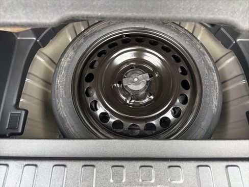 Used 2020 Chevrolet Equinox LT w/ Driver Convenience Package image 16