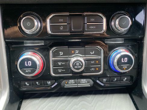 Used 2023 GMC Yukon XL Denali RWD image 9