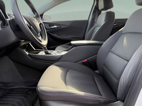 Used 2017 Chevrolet Malibu LT FWD image 16