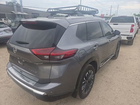 Used 2025 Nissan Rogue Platinum w/ Platinum Premium Package FWD image 3