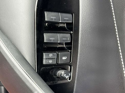 Used 2023 Toyota Corolla SE w/ SE Premium Package image 15