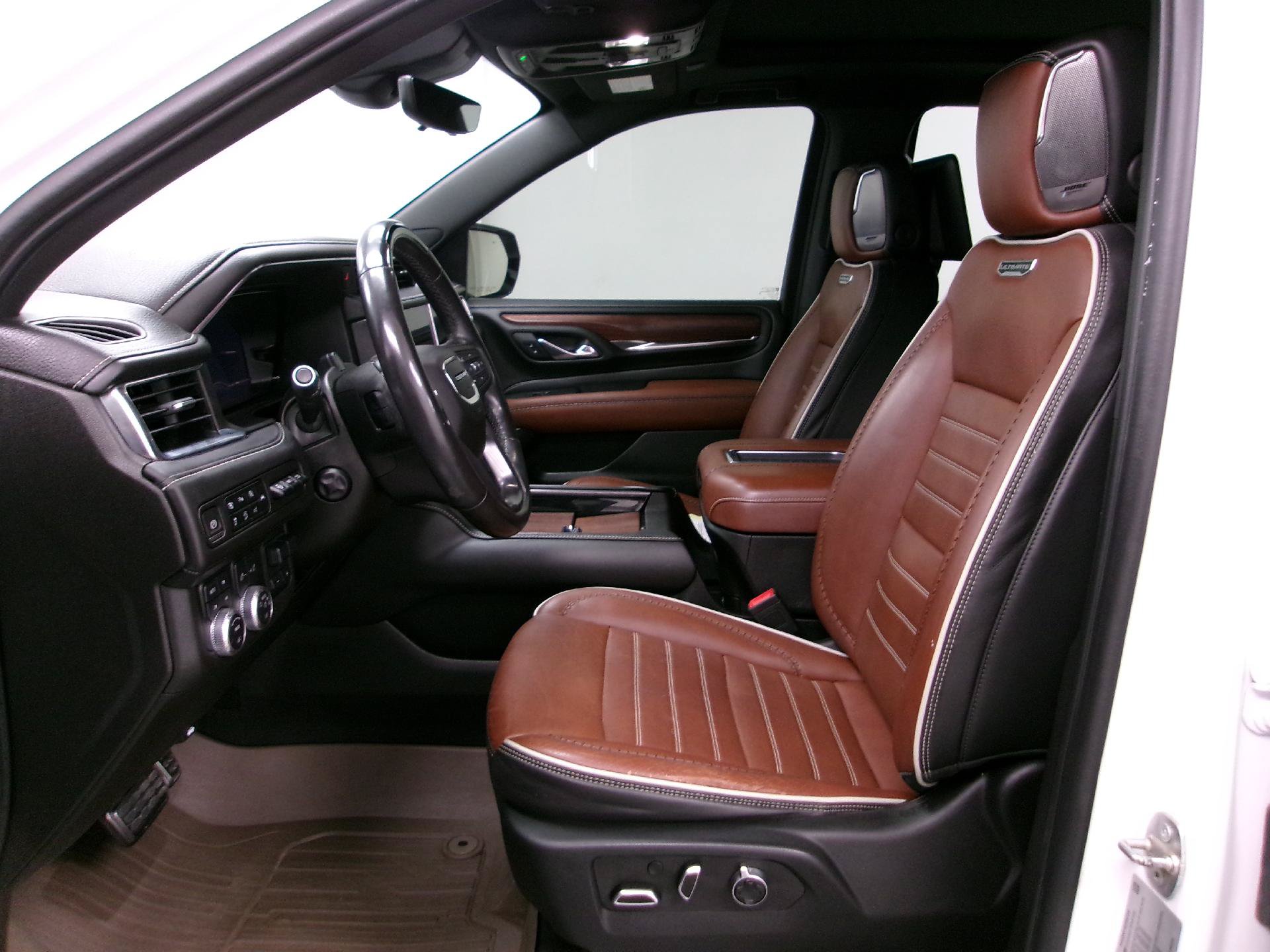 Used 2023 GMC Yukon Denali Ultimate AWD/4WD image 10