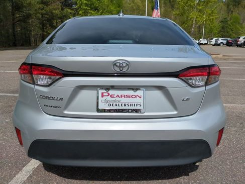 Used 2026 Toyota Corolla LE FWD image 5