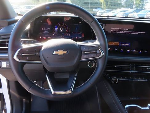 Used 2025 Chevrolet Traverse LT image 15