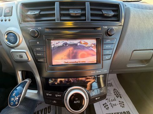 Used 2012 Toyota Prius V Five image 10