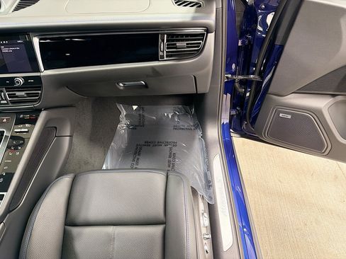 Certified 2026 Porsche Macan S AWD/4WD image 18