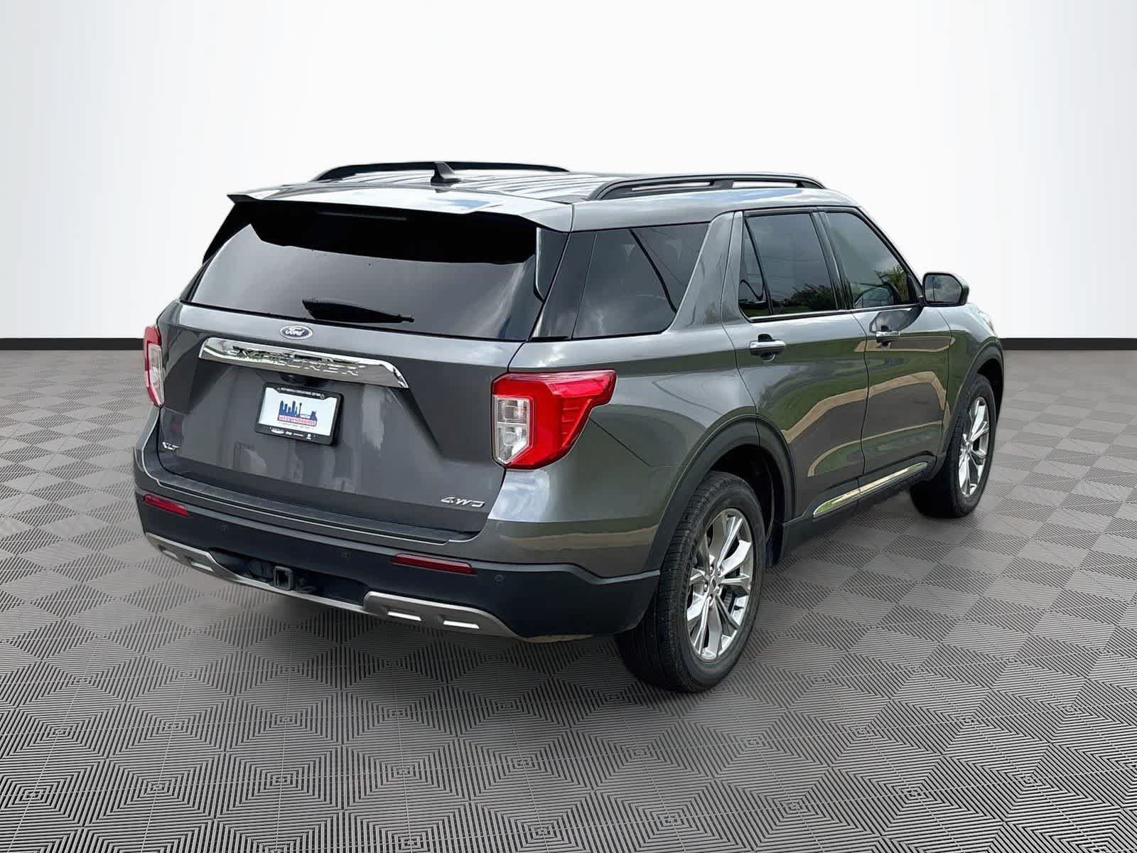 Used 2023 Ford Explorer XLT w/ Equipment Group 202A AWD/4WD image 5
