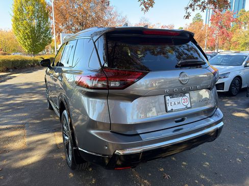 New 2026 Nissan Rogue Platinum image 5