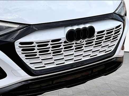 Used 2024 Audi Q8 e-tron Prestige AWD/4WD image 30