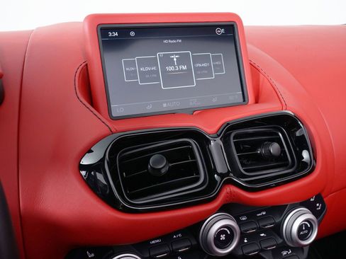 Used 2021 Aston Martin V8 Vantage Base image 28